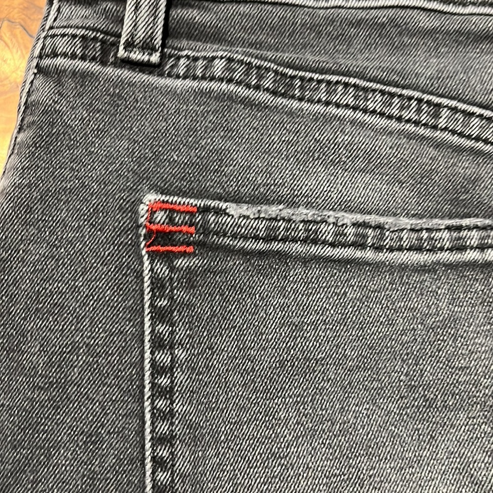 BDG Black Wash Frayed Hem Girlfriend Jeans.  Sz 31 - Picture 3 of 5